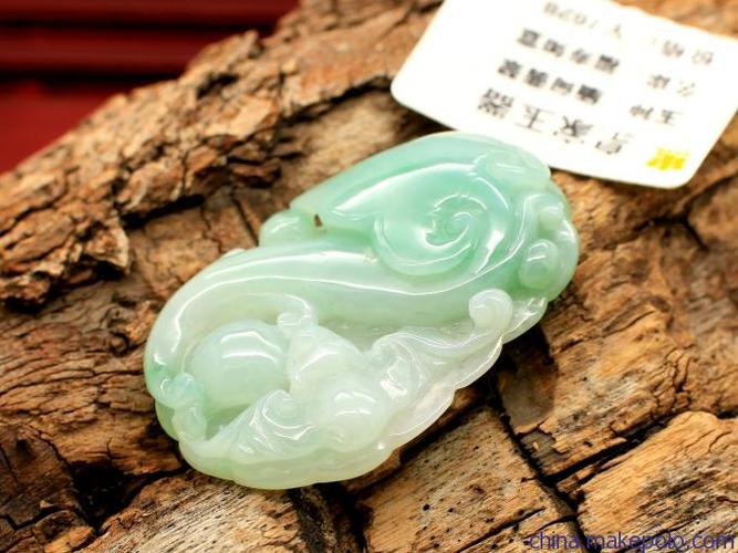 翡翠福寿吊坠 凝翠凝福，寿韵绵长